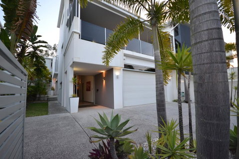 Alex Beach House - Lightning Ridge Tourism 1