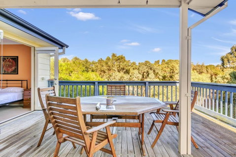 All Decked Out - Lightning Ridge Tourism 0