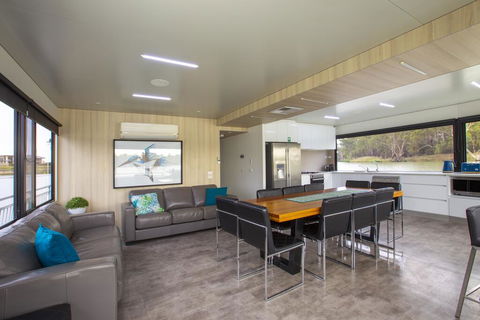 All Seasons Houseboats - Lightning Ridge Tourism 3