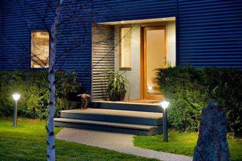 Alofi - Lightning Ridge Tourism 0