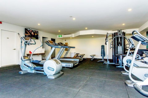 Alpha Hotel Canberra - Lightning Ridge Tourism 2