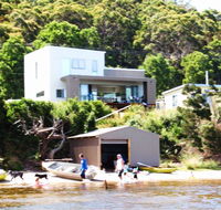 Amazing Ansons Bay Absolute Waterfront Beach House - Lightning Ridge Tourism