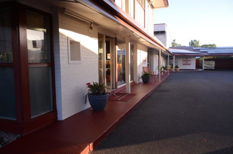 Ambassador Motel - Lightning Ridge Tourism 1