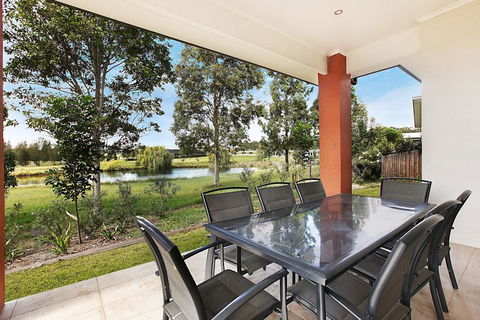Amber Lakes - Lightning Ridge Tourism 0