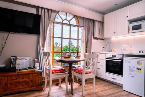 Amble At Hahndorf - Lightning Ridge Tourism 2