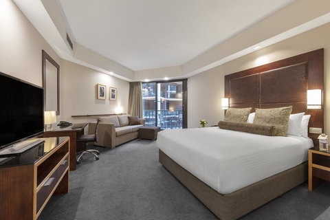 Amora Hotel Riverwalk - Lightning Ridge Tourism 3