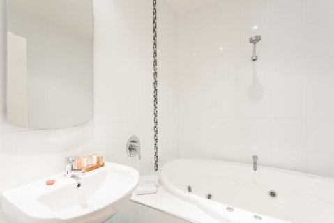 Anglesea River Apartments - Spa Apartment 23 - Lightning Ridge Tourism 2