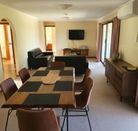 Annies Holiday Units - Lightning Ridge Tourism
