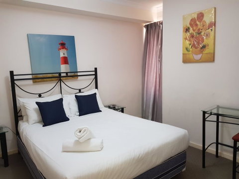 Apartment In East Perth - Lightning Ridge Tourism 0