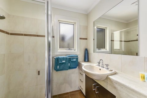 Apartment On Lake Terrace - Lightning Ridge Tourism 3