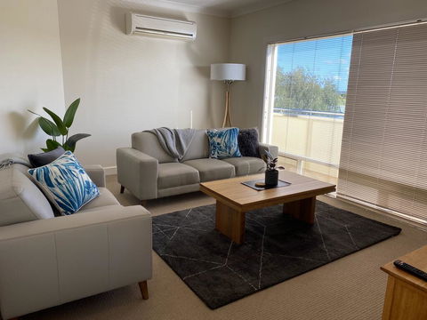 Apartment On Lake Terrace - Lightning Ridge Tourism 2