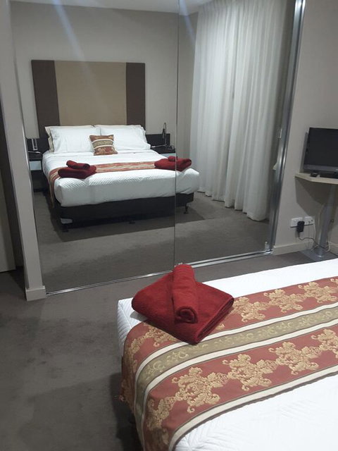 APARTMENT@96 - Lightning Ridge Tourism 2