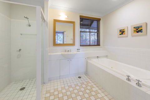 Apartments @ 15 Thompsons - Lightning Ridge Tourism 3