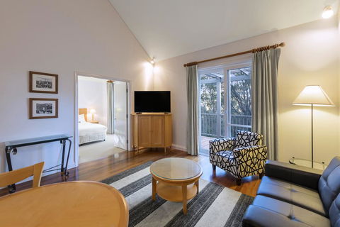 Apartments @ 15 Thompsons - Lightning Ridge Tourism 0