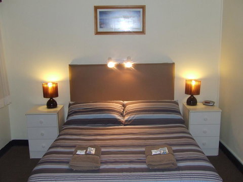 Aquarius Motel - Lightning Ridge Tourism 2