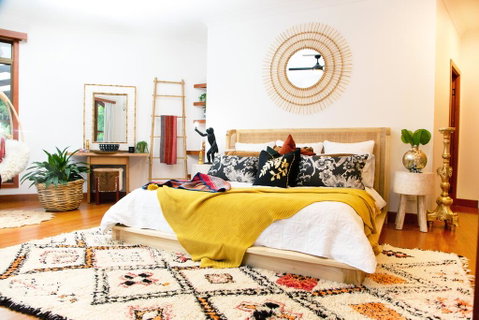 Aquila Retreat Mansion - Lightning Ridge Tourism 1