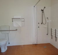 Arabella Garden Inn - Lightning Ridge Tourism