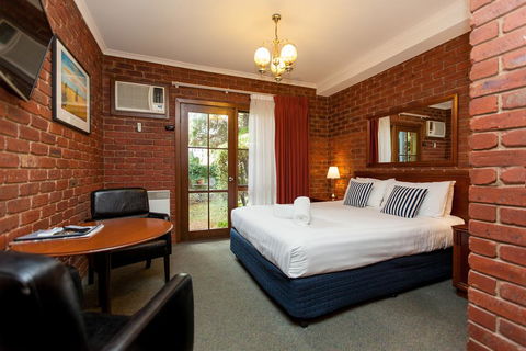 Armour Motor Inn - Lightning Ridge Tourism 3