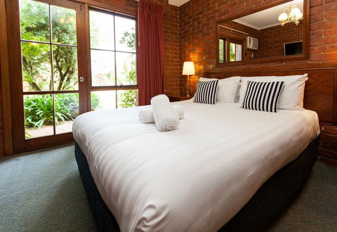 Armour Motor Inn - Lightning Ridge Tourism 1