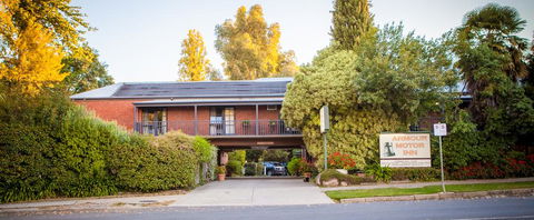 Armour Motor Inn - Lightning Ridge Tourism 0