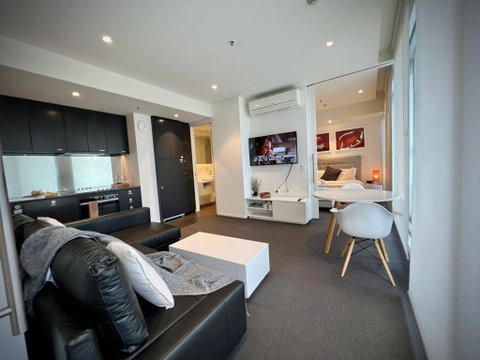 Luxury 2 Bedroom Suite Near Adelaide With A Car Park - Lightning Ridge Tourism 0