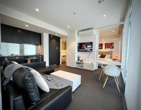 Luxury 2 Bedroom Suite Near Adelaide With A Car Park - Lightning Ridge Tourism 3