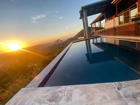 Luxurious Hinterland Guest House With HEATED POOL Sleeps 10 Brisbane Scenic Rim Gold Coast - Lightning Ridge Tourism 3
