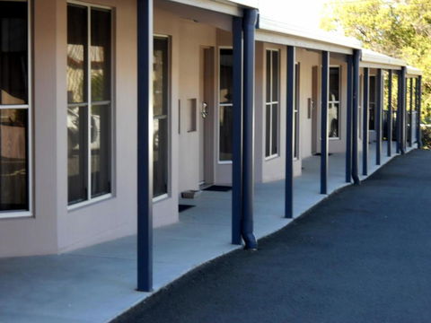 Mackellar Motel - Lightning Ridge Tourism 3
