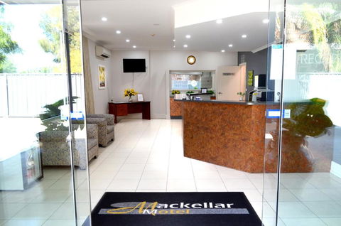 Mackellar Motel - Lightning Ridge Tourism 1