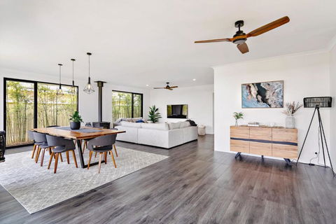 MAINBREAK - DUNSBOROUGH - Lightning Ridge Tourism 3