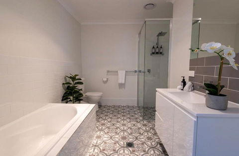 Luxury On Lesmurdie - Close To Zoo & Golf Club - Lightning Ridge Tourism 2