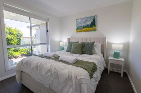 Luxury On Lesmurdie - Close To Zoo & Golf Club - Lightning Ridge Tourism 1
