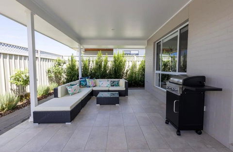 Luxury On Lesmurdie - Close To Zoo & Golf Club - Lightning Ridge Tourism 3