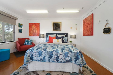 Marche Home Stay, Immaculate Presentation, Private & Relaxing - Lightning Ridge Tourism 0