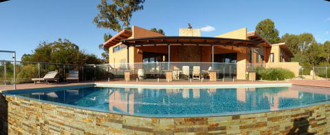 Meringa Springs - Lightning Ridge Tourism 1