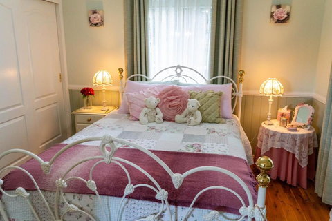 Milford Country Cottages - Lightning Ridge Tourism 2