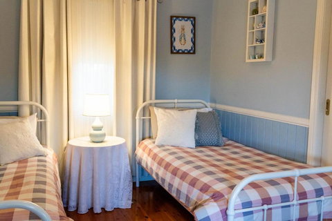 Milford Country Cottages - Lightning Ridge Tourism 3