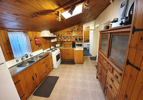 Miss Mabel Cottage - Lightning Ridge Tourism 0
