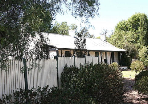 Miss Mabel Cottage - Lightning Ridge Tourism 1