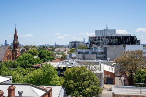 Modern 2B Apartment With City Views - Lightning Ridge Tourism 0