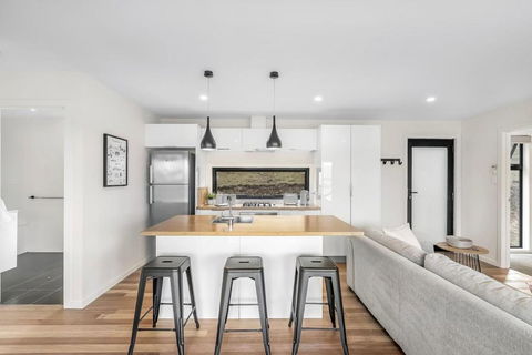 Modern And Scenic Valley Escape - Lightning Ridge Tourism 0