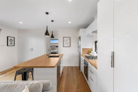 Modern And Scenic Valley Escape - Lightning Ridge Tourism 1