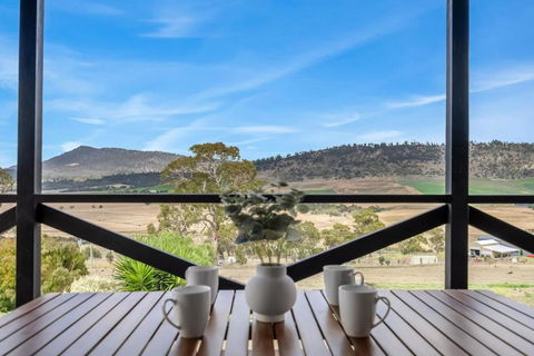 Modern And Scenic Valley Escape - Lightning Ridge Tourism 2