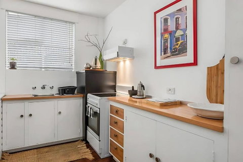 Modern City-Fringe Apartment In New Town - Lightning Ridge Tourism 3