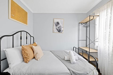 Modern Private Double Room - Central Spot At Liverpool - Shared Bathroom - Lightning Ridge Tourism 2
