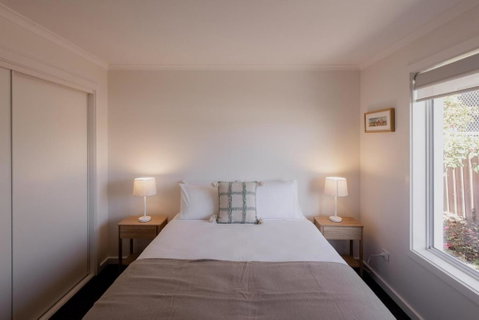 Modern Refurbished Unit In Charming Bellerive - Lightning Ridge Tourism 3