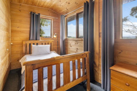 Mole Creek Cabins - Lightning Ridge Tourism 1