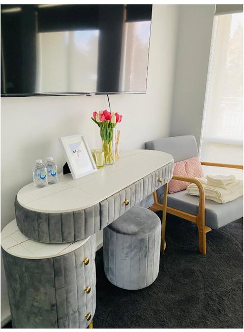 Modern Private Room With Ensuite - Lightning Ridge Tourism 2