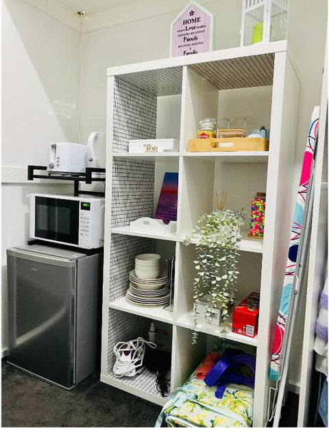 Modern Private Room With Ensuite - Lightning Ridge Tourism 3