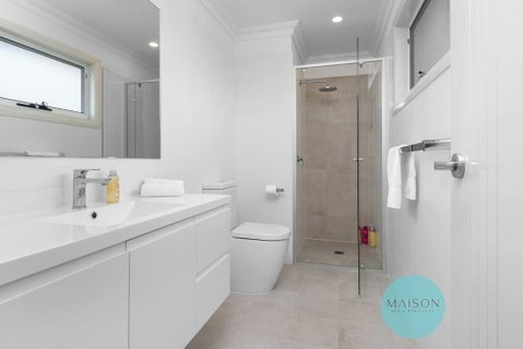 Modern Townhouse In The Heart Of Adamstown - Lightning Ridge Tourism 2